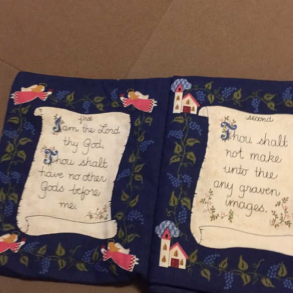 The Ten Commandments Cloth Book - Picture 2 of 8